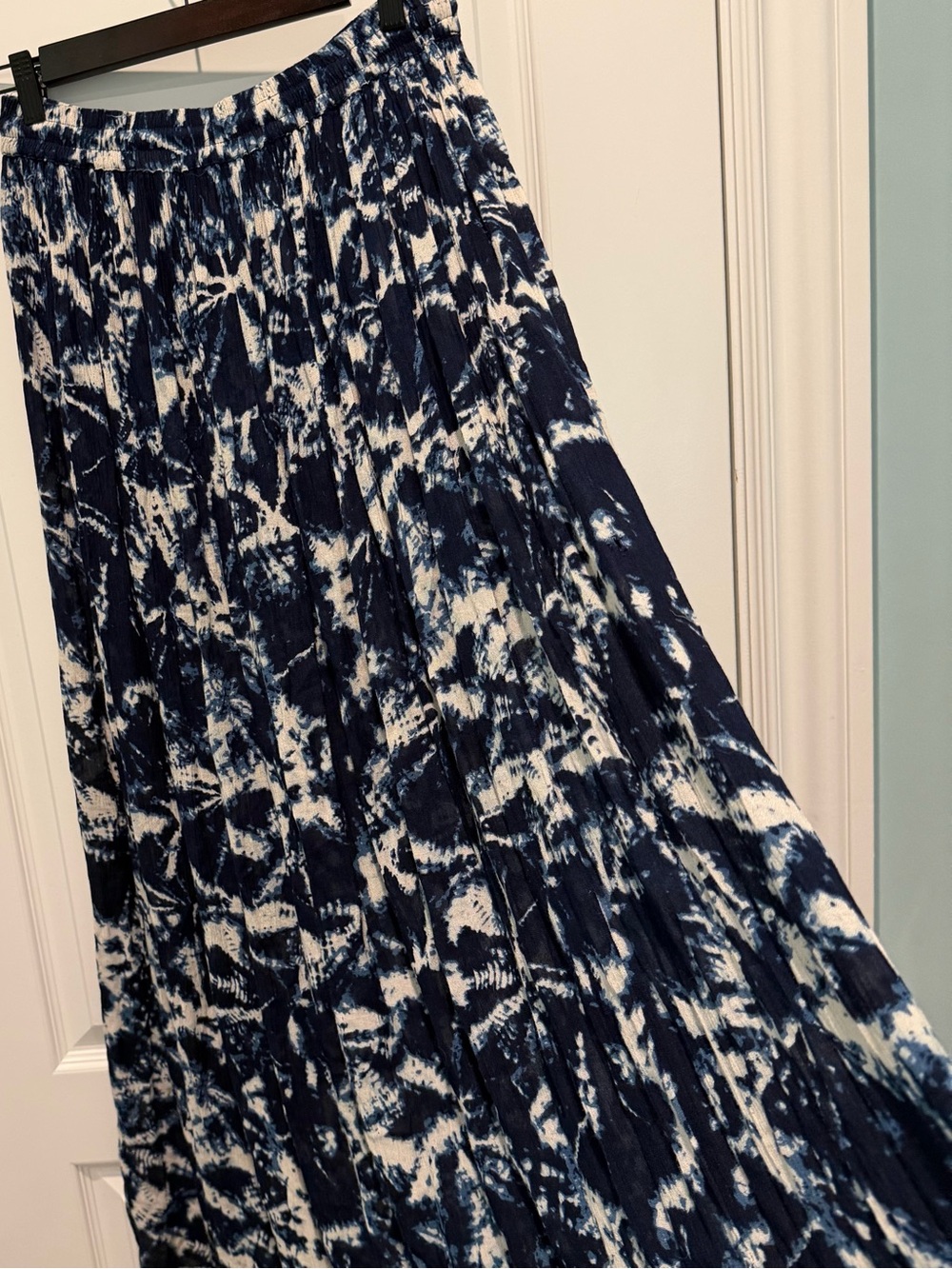 Band of Gypsies Women's Maxi Flowy Skirt Blue Ivory Abstract Print Bohemian Sz S